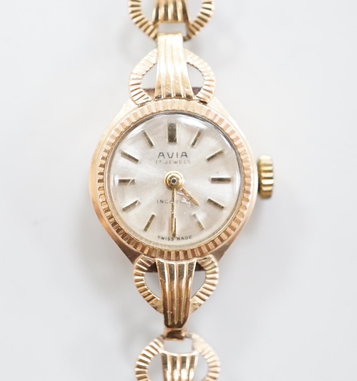 A lady's 9ct gold Avia manual wind wrist watch, on a 9ct gold bracelet, overall length 18cm, gross weight 9.3 grams.